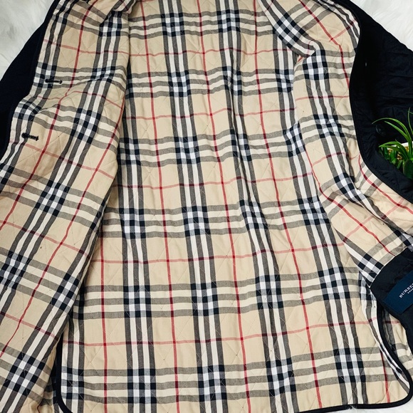 🍾⛔️SOLD⛔️🥳Authentic Burberry Jacket - Picture 2 of 8